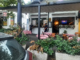 KONOBAR SE NAGUTAO DIMA DOK JE GASIO POŽAR U "STAROM UŽICU", ZAVRŠIO NA VMA Molotovljev koktel ubačen kroz prozor