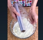 EVA JE STAVILA PROVIDNU FOLIJU U ZAMRZIVAČ Kad vidite koji problem je rešila, i vi ćete to uraditi!