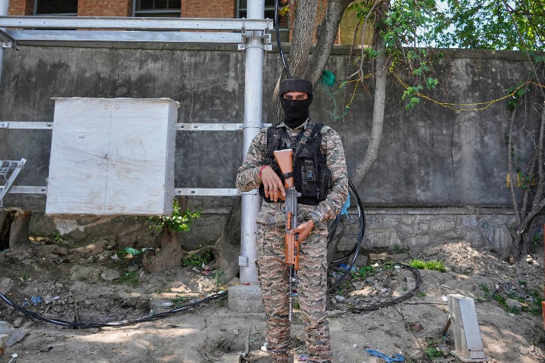 "RAZMATRAMO UPOTREBU NUKLEARNOG ARSENALA" Pakistan srušio indijski dron: Napad je neminovan!