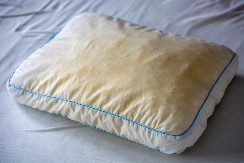 ZA OVAJ TRIK JE POTREBNO 30 SEKUNDI Proverite lako da li vam treba novi jastuk