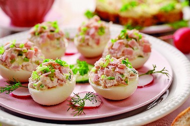 PUNJENA JAJA Sočno predjelo koje se brzo pravi, a savršeno za slavsku trpezu