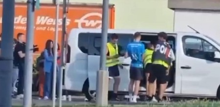 FOLIRAŽA KAKVE NEMA!  Studenti maratonci trče samo pred kamerama tajkunskih medija (VIDEO)