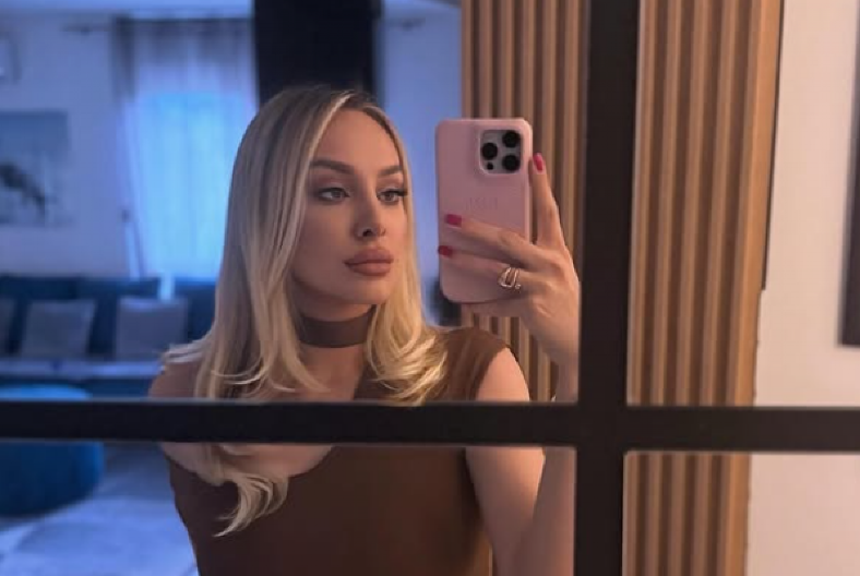 LUNA ĐOGANI BEZ BRUSA! Nikad vreliji selfi iz lifta, Marku neće biti dobro kada vidi (FOTO)