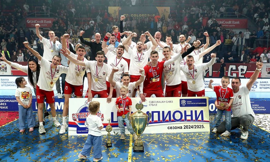 KRAGUJEVČANI TREĆI PUT ŠAMPIONI SRBIJE U maratonskom finalu, Radnički u petoj utakmici iskoristio prednost domaćeg terena i savladao Vojvodinu