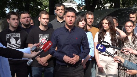 STUDENTI KOJI ŽELE DA UČE POSLALI JAKU PORUKU! Prvi maj dočekujemo nakon skoro dva meseca borbe da se vratimo učenju, mi sad gradimo bolju budućnost! (VIDEO)