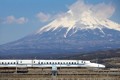 ZMIJA IZAZVALA KOLAPS NAJBRŽE ŽELEZNICE U JAPANU Putnici satima zarobljeni na pruzi