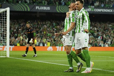 ČELSI ČEKA IZAZIVAČA "Plavci" već odradili posao, Betis slavio, ali će biti zanimljivo u Firenci