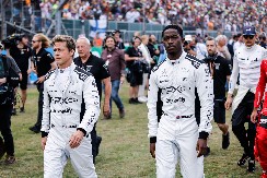 U NOVOM FILMSKOM HITU BRED PIT VOZI FORMULU BEZ KASKADERA Premijera se očekuje uskoro