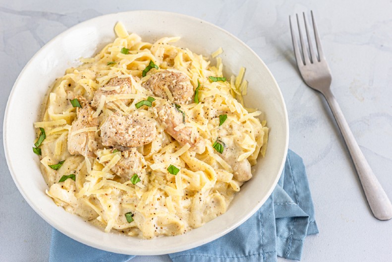 PASTA SA PILETINOM I 4 VRSTE SIRA Brzi ručak koji će ukućani razgrabiti u trenu