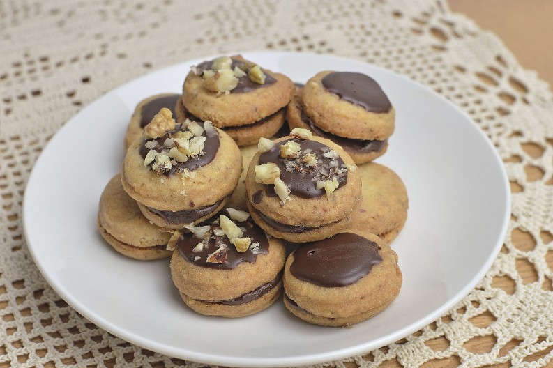 ČOKOLADNI IŠLERI Recept za desert koji odmah vraća u detinjstvo, sa neodoljivim slatkim filom