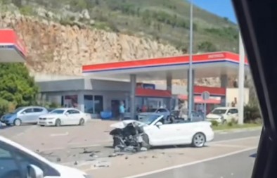 PRVI SNIMAK JEZIVE NESREĆE KOD BUDVE Povređena 4 srpska državljanina, evo u kakvom su stanju (VIDEO)