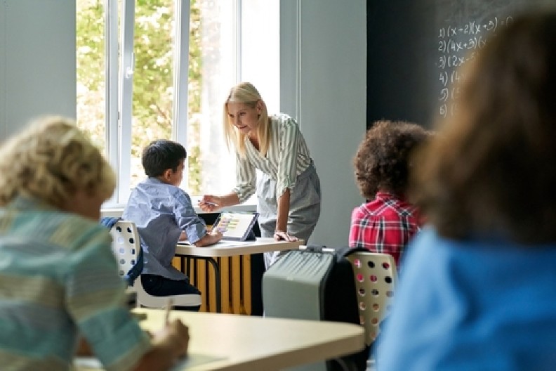 VIC DANA Učiteljica pita Pericu: ,,Šta bi želeo da radiš kad odrasteš?''