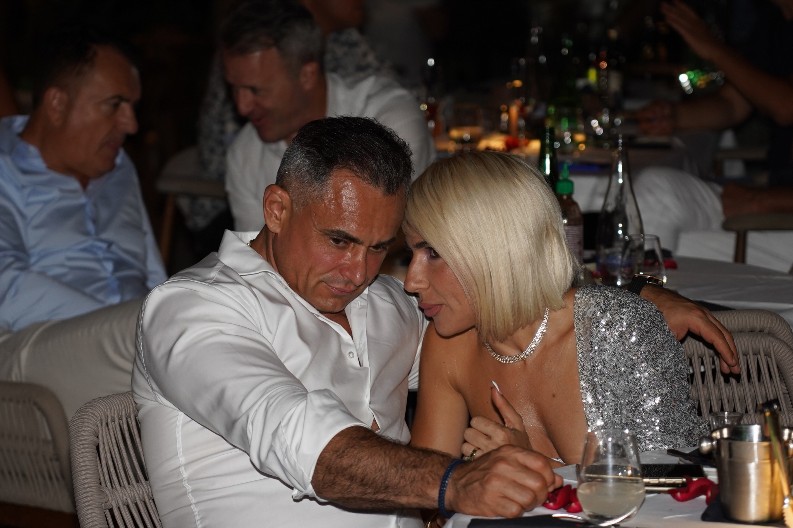 ''MOŽDA JE SAZNALA DA SU SVE PEKARE NA IME NJEGOVE BIVŠE ŽENE'' Pevačica otkrila šok detalje o raskidu Jeremićeve i Dragana Stankovića