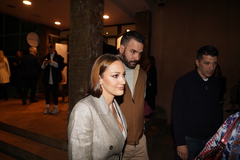 ALEKSANDRA PRIJOVIĆ IMALA HITNU INTERVENCIJU Sin se ne odvaja od nje! (FOTO)