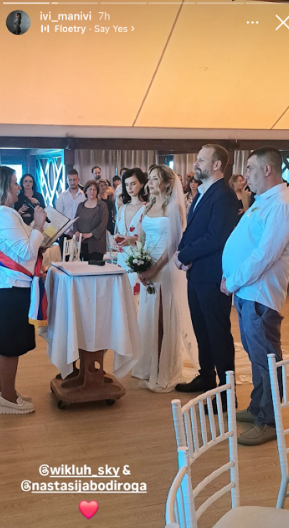 OŽENIO SE NAŠ POZNATI PEVAČ Ovo mu je treća supruga, blistala u venčanici (FOTO)