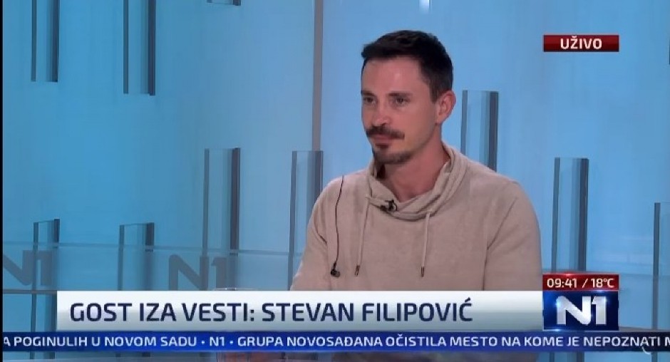 NASTAVLJA SE TOTALNI RAT MEĐU BLOKADERIMA Reditelj Stevan Filipović optužuje vođe plenuma:  "Vi nama ispod žita pokvareno podvaljujete svoje političke ideje!" (VIDEO)