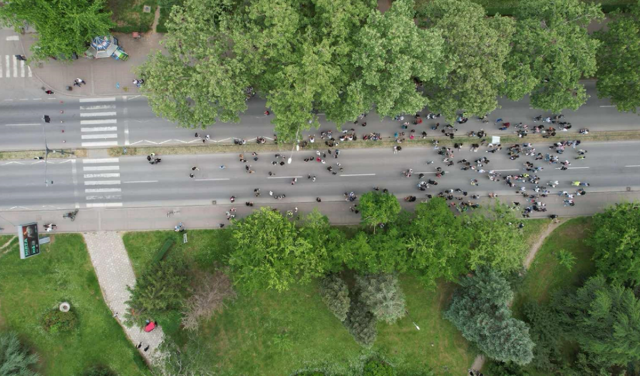 OVO JE SLIKA BLOKADERA FOTELJAŠA KOJI BLOKIRAJU MEDICINSKI FAKULTET U NIŠU Razlog im je samo to - ŠTO SU KRENULI SA NASTAVOM