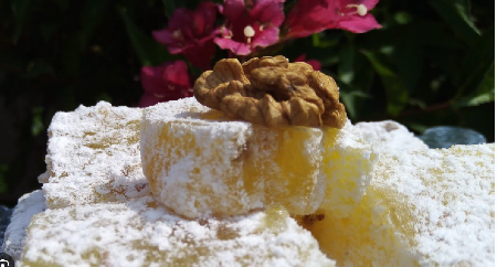 DOMAĆI RATLUK SA ORASIMA SUPER UZ CRNU KAFU Donosimo vam stari bosanski recept