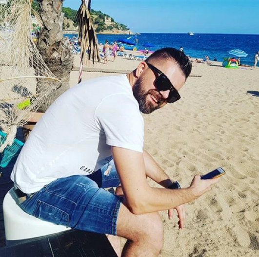 PORODILA SE SUPRUGA POZNATOG PEVAČA Par dobio ćerku, naslednici dali ime sa moćnim značenjem!