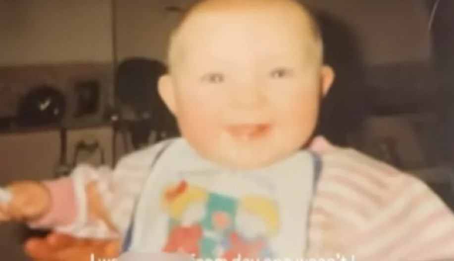 GLEDALA SLIKE IZ DETINJSTVA, PA ZANEMELA Nije mogla da veruje šta drži u rukama kao beba