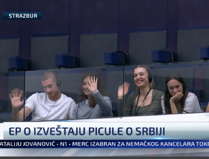 "PUMPATE" I "DINSTATE", NE KAPIRATE POENTU IZLAGANJA NAŠIH TRADICIONALNIH NEPRIJATELJA Tviter "gori" od opravdanih osuda prema blokaderima foteljašima (FOTO)