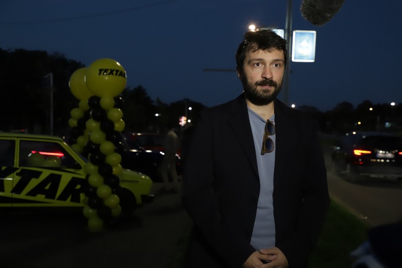 "PREVARILA ME JE SA NAJBOLJIM DRUGOM U WC-U" Našem glumcu devojka zabila nož u leđa, morao i kod psihijatra: "Poslali su i snimak"