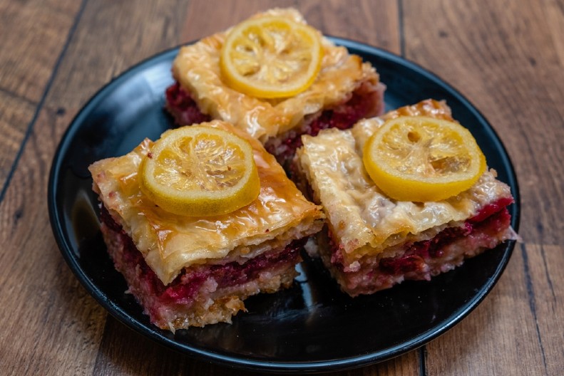 BAKLAVA SA VIŠNJAMA Posna i jednostavna poslastica božanstvenog ukusa