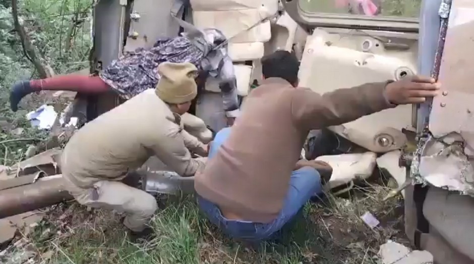 U TRENU SU SVI OKO NJE BILI MRTVI! Pao helikopter u Indiji, stradalo šest osoba, jedna preživela - objavljene potresne slike i snimci sa lica mesta (FOTO/VIDEO)