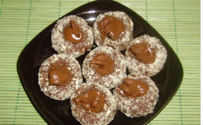 POSNA LEŠNIK GNEZDA SA KREMOM SAVRŠENA ZA SVE BITNE DOGAĐAJE Prave se lako, a razgrabiće ih odmah