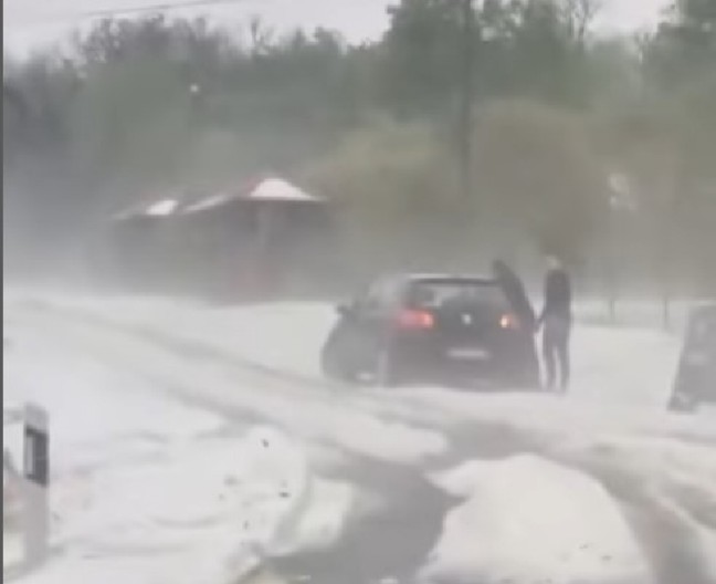 APOKALIPTIČNI PRIZOR IZ KRAGUJEVCA! Vozač rekao jednu jezivu rečenicu dok je pokušavao da se probije kroz NEVREME (VIDEO)