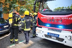 VELIKI POŽAR U SUBOTICI Gori porodična kuća, vatrogasci na terenu (VIDEO)