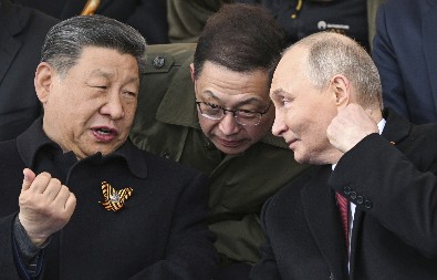 ŠTA SU TO ŠUŠKALI PUTIN I SI ĐINPING Potez na Crvenom trgu patosirao Vašington i Brisel (FOTO)