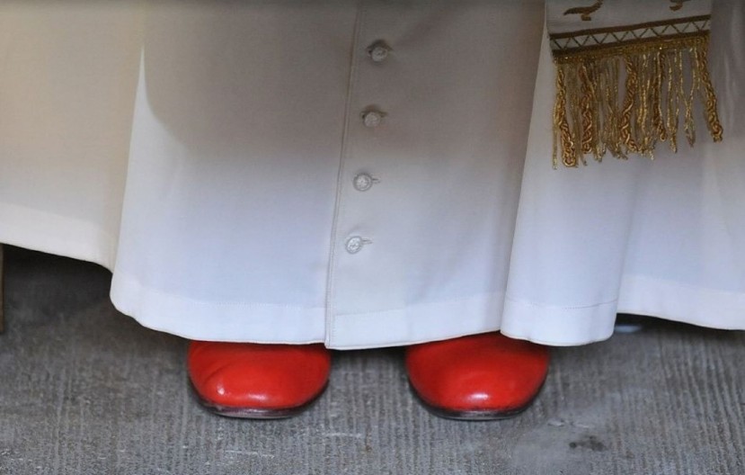 ZAŠTO PAPA NOSI CRVENE CIPELE Ovo malo ljudi zna, a šokiraće vas