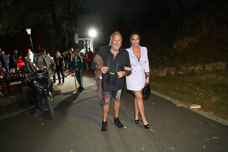 "NA INSTAGRAMU SU ANĐELI, A UŽIVO GROBINE" Voditelj nikad žešće udario na koleginice: "Ne možeš da gledaš u njih!"