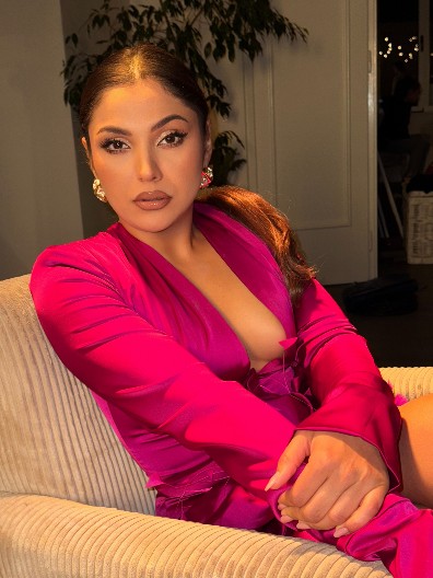 KAKO GORI NADICA ADEMOV! Pesmom "Kuku" zapalila mreže, pokazala vrele noge i još jači dekolte: "Kraljice, ubijaš"