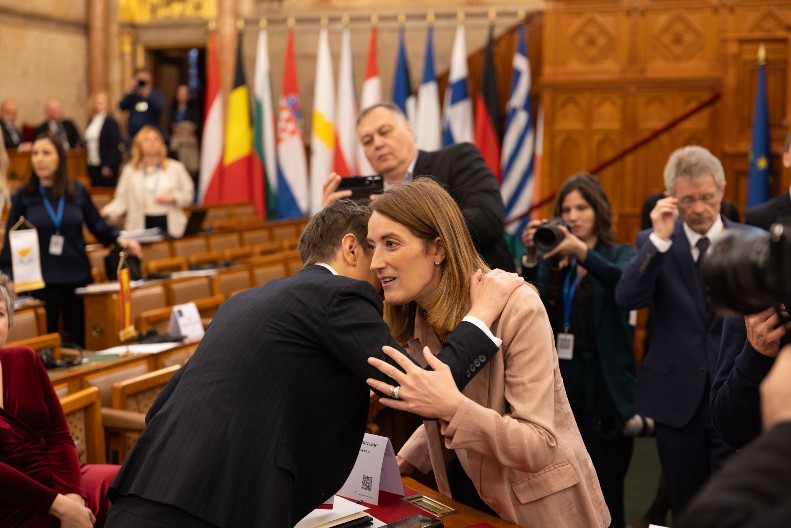 BRNABIĆ SA PREDSEDNICOM EVROPSKOG PARLAMENTA Počela konferencija predsednika parlamenata EU u Budimpešti