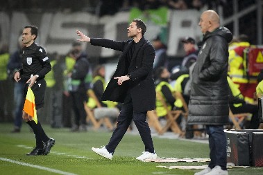 PRE NEGO ŠTO SE OČEKIVALO Real dobija novog trenera pre napada na novi trofej