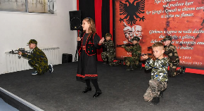 DECA U UNIFORMAMA TERORISTIČKE OVK! Albanci upotrebili najmlađe za promovisanje VELIKE ALBANIJE (FOTO)