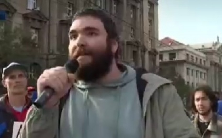 JEZIVO PONAŠANJE! Đilasov potrčko Nikola Ristić ismeva radnika Čistoće (VIDEO)