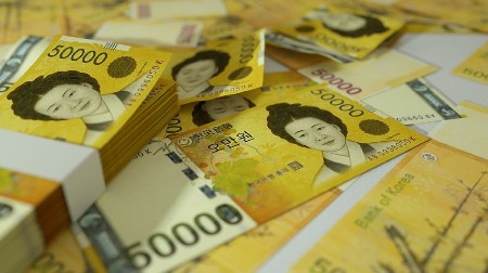 UDAR NA EKONOMIJU Strmoglavi pad valute uzdrmao svet