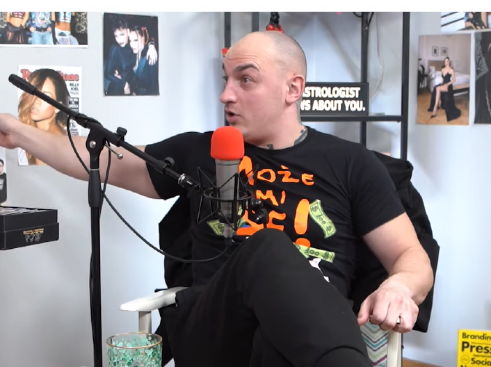 "ZNA SE DA JA NE IDEM NA MESTA GDE JE ON" Desingerica se pojavio na snimanju, a kada je čuo ko se nalazi unutra, momentalno napustio mesto