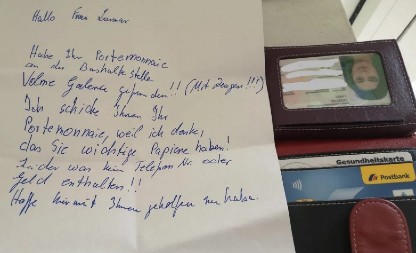 IZGUBIO JE SVE DOKUMENTE I BIO NA KORAK OD OTKAZIVANJA PUTA Anonimna poruka u sandučetu mu je promenila život! (FOTO)