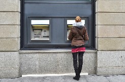 SASLUŠANJE BUGARKE KOJA JE KRALA KARTICE Podizala tuđ novac sa bankomata u Beogradu