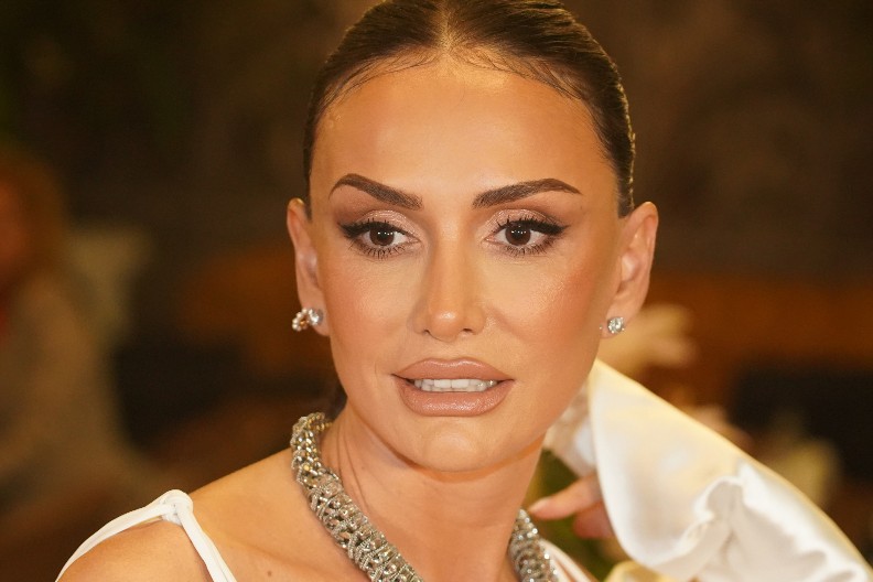 EMINA JAHOVIĆ POKREĆE BIZNIS U NOVOM PAZARU Pevačica postala ozbiljan investitor, poznati svi detalji!