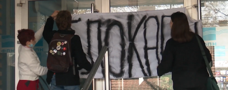 BLOKADE STUDENATA POD MASKOM TUGE, ZA KOGA ZAUSTAVLJAJU SRBIJU? Većina njih ni ne zna zašto blokiraju rad svojih fakulteta (VIDEO)