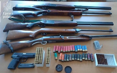 DRŽAO U KUĆI PIŠTOLJE I PUŠKU Zaplena oružja u Kolašinu