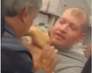 POKUŠAO DA OTME AVION I PREUSMERI GA KA AMERICI! Snimak drame na nebu iznad Meksika, muškarac pre poletanja dobio preteću poruku (VIDEO)