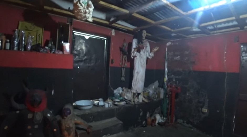 VUDU SVEŠTENIK NAREDIO MASAKR LJUDI! Preko 100 stanovnika starijih od 60 godina ubijeno noževima i mačetama