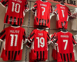 PAPRENE CENE U MILANOVOM ŠOPU NA "SAN SIRU" Kada vidite cenu dresova zavrteće vam se u glavi (FOTO)