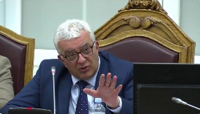 REZOLUCIJA O "GENOCIDU U ŠAHOVIĆIMA" NIJE PROŠLA Mandić: Skupština pretrpana rezolucijama